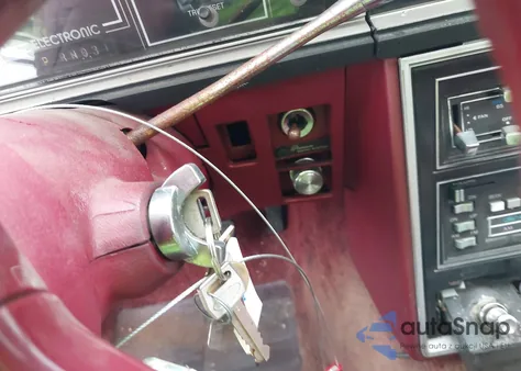 1980 Ford Thunderbird из США, поврежденный, VIN 0G87F129695